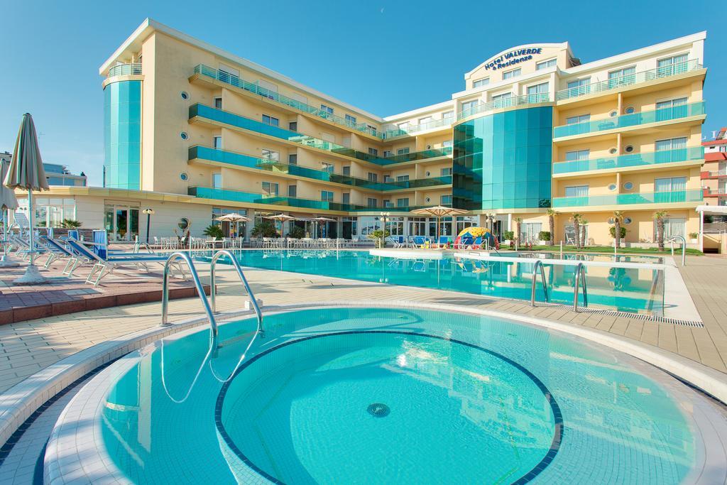 Hotel Valverde & Residenza Cesenatico Exteriör bild