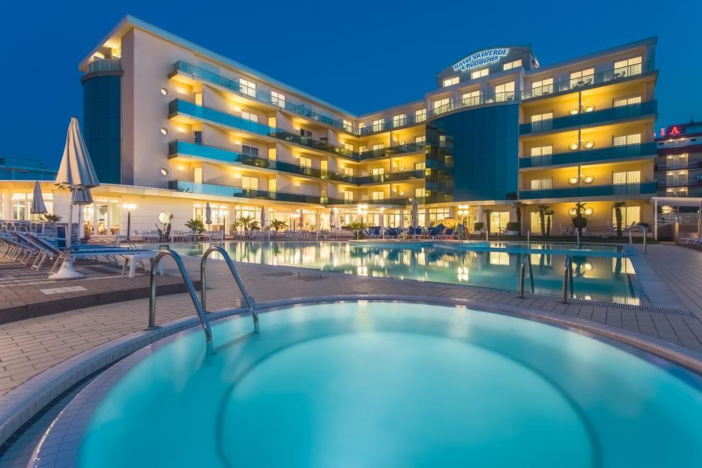 Hotel Valverde & Residenza Cesenatico Exteriör bild