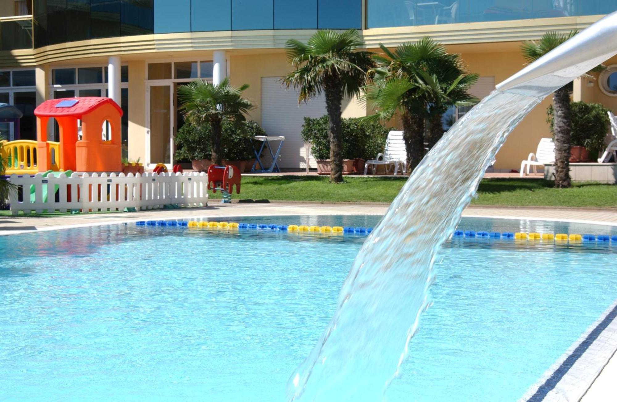 Hotel Valverde & Residenza Cesenatico Exteriör bild
