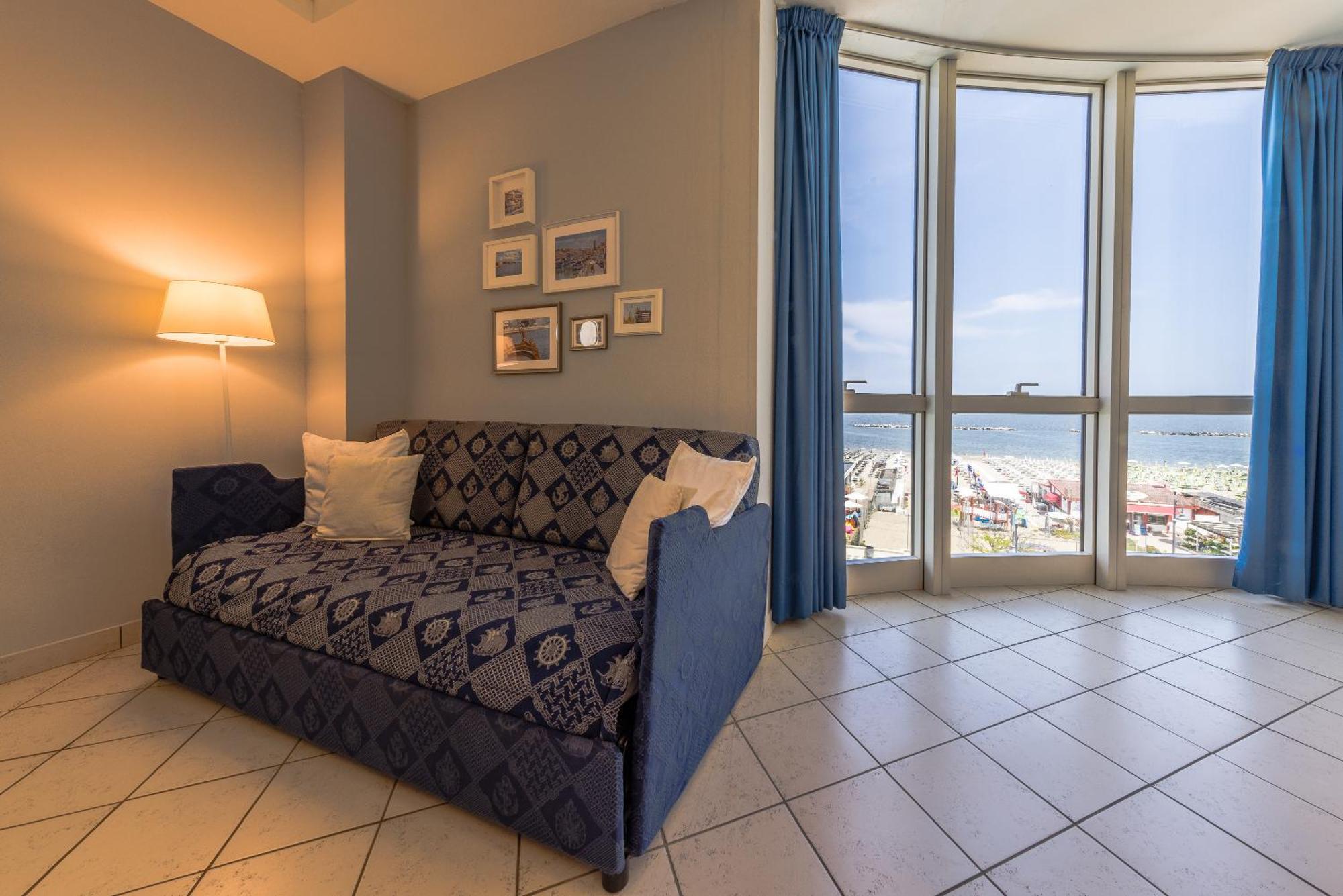 Hotel Valverde & Residenza Cesenatico Exteriör bild