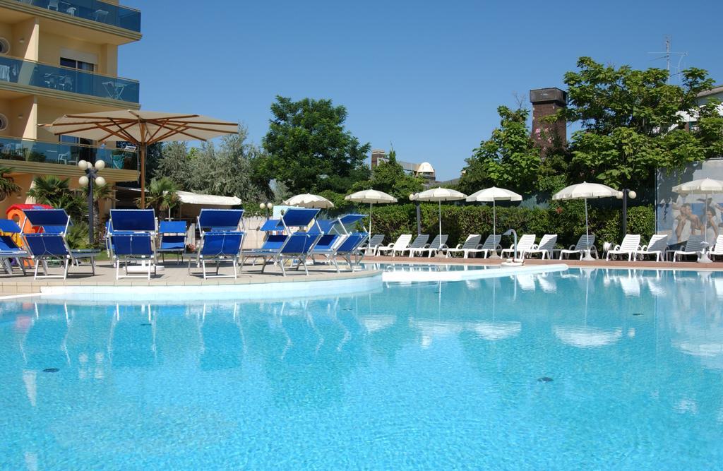 Hotel Valverde & Residenza Cesenatico Exteriör bild