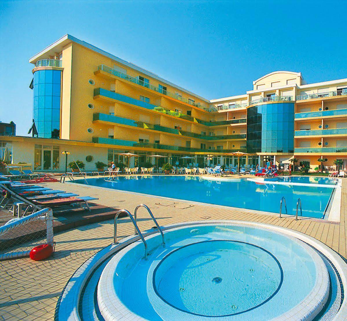 Hotel Valverde & Residenza Cesenatico Exteriör bild