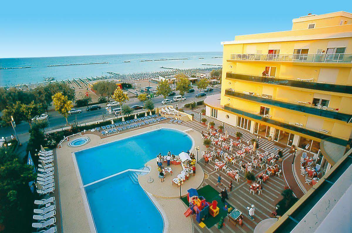 Hotel Valverde & Residenza Cesenatico Exteriör bild