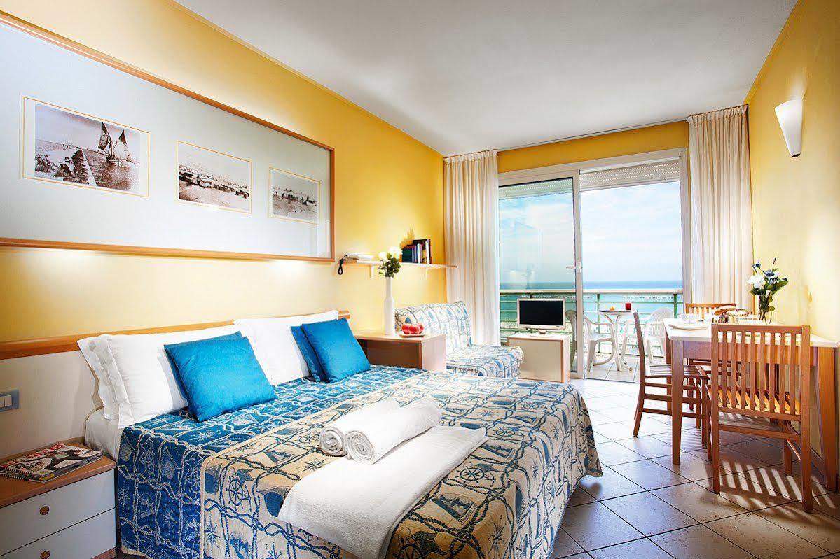 Hotel Valverde & Residenza Cesenatico Exteriör bild