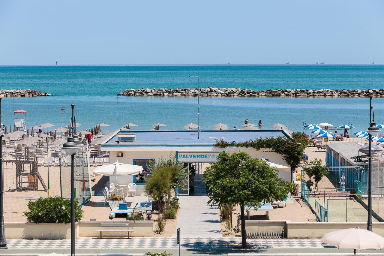 Hotel Valverde & Residenza Cesenatico Exteriör bild